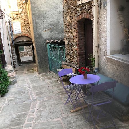 Logement Neuf Centre Du Village Aux Pieds Du Chateau Grimaud Bagian luar foto