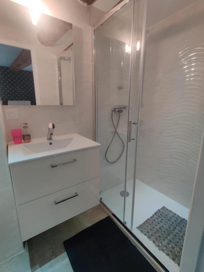 Logement Neuf Centre Du Village Aux Pieds Du Chateau Grimaud Bagian luar foto