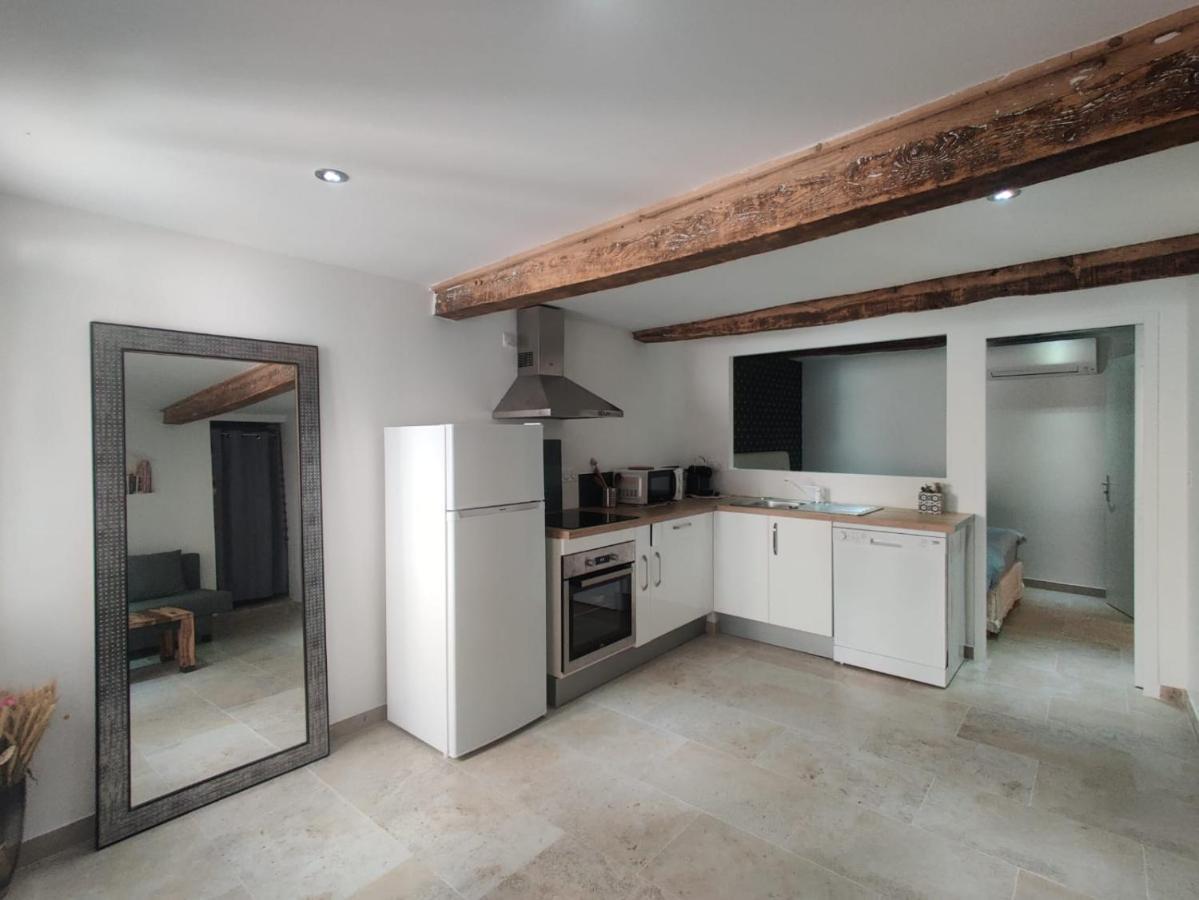 Logement Neuf Centre Du Village Aux Pieds Du Chateau Grimaud Bagian luar foto