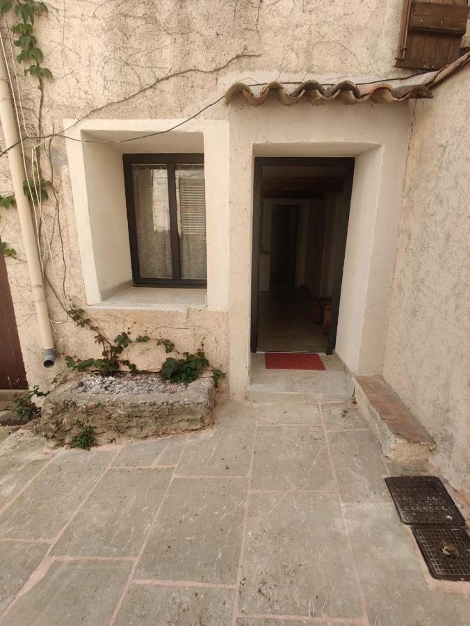 Logement Neuf Centre Du Village Aux Pieds Du Chateau Grimaud Bagian luar foto