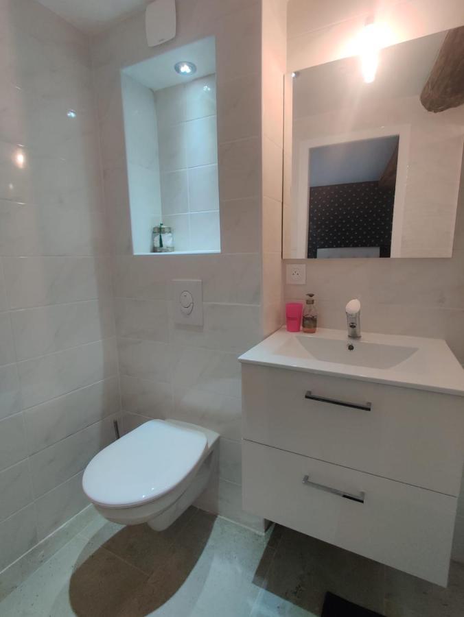 Logement Neuf Centre Du Village Aux Pieds Du Chateau Grimaud Bagian luar foto