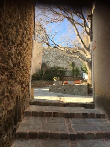 Logement Neuf Centre Du Village Aux Pieds Du Chateau Grimaud Bagian luar foto