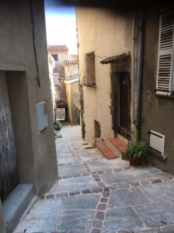 Logement Neuf Centre Du Village Aux Pieds Du Chateau Grimaud Bagian luar foto
