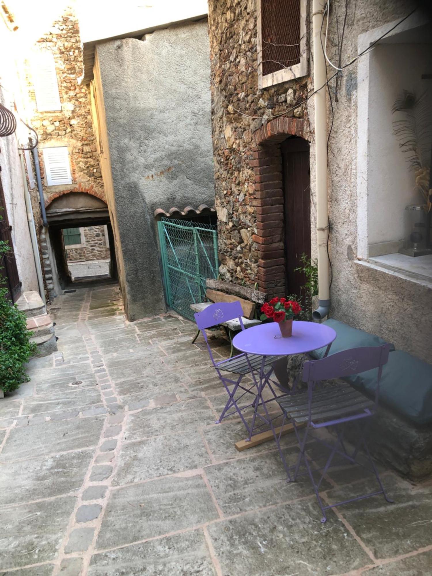 Logement Neuf Centre Du Village Aux Pieds Du Chateau Grimaud Bagian luar foto